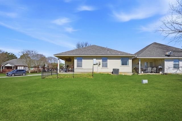 102 Golfview Court, Montgomery, TX 77356