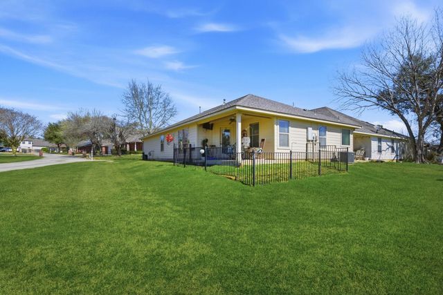 102 Golfview Court, Montgomery, TX 77356