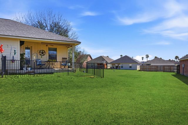 102 Golfview Court, Montgomery, TX 77356