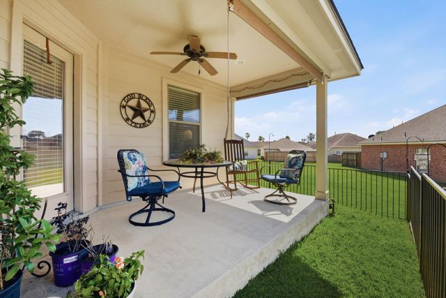 102 Golfview Court, Montgomery, TX 77356