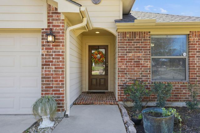 102 Golfview Court, Montgomery, TX 77356