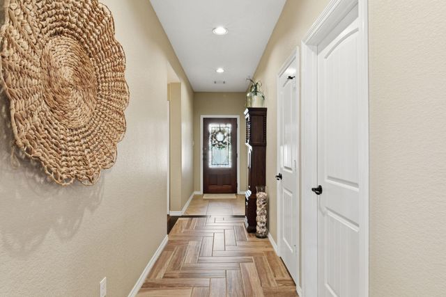 102 Golfview Court, Montgomery, TX 77356