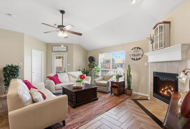 102 Golfview Court, Montgomery, TX 77356