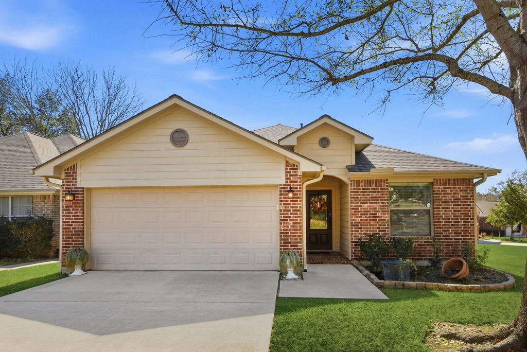 102 Golfview Court, Montgomery, TX 77356