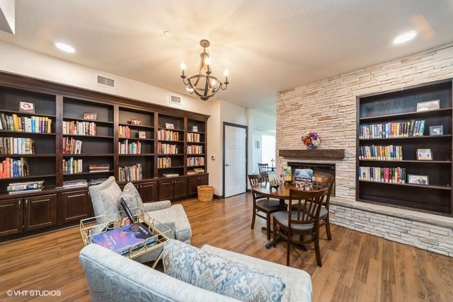 9001 Windsor Parkway 317, Johnston, IA 50131