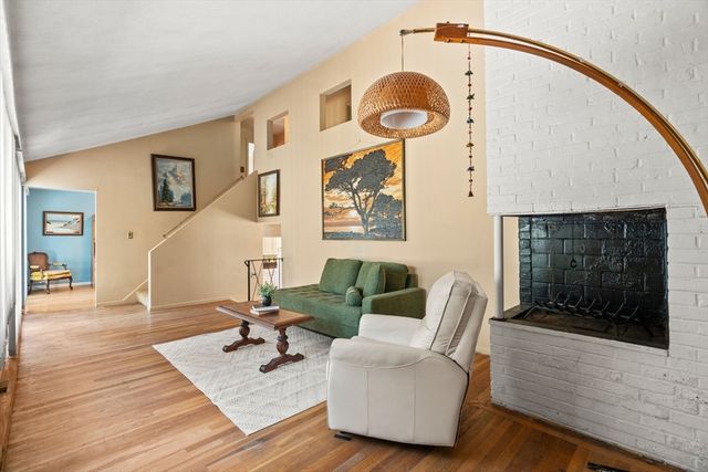 980 Randolph St, Canton, MA 02021