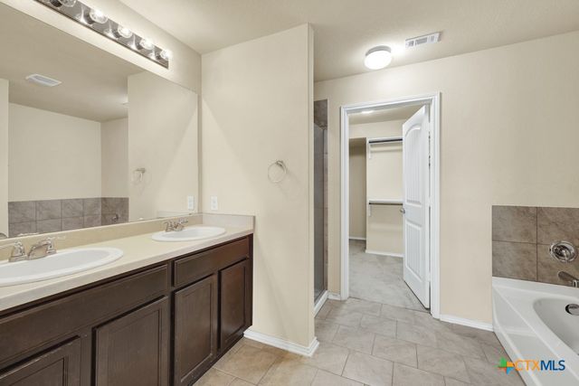 11514 Tiger Woods, San Antonio, TX 78221