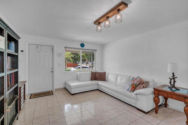7321 Cody Street, Hollywood, FL 33024