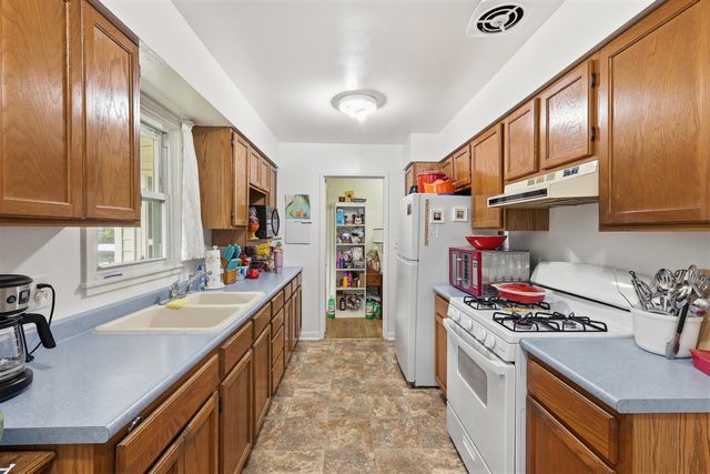 3 Tony Tiger Trail, Springfield, MI 49037