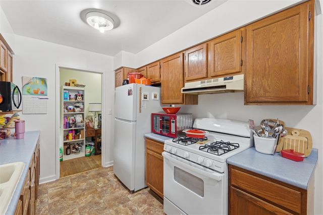3 Tony Tiger Trail, Springfield, MI 49037