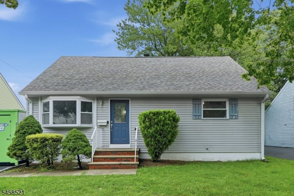 32 Merkel Dr, Bloomfield Twp., NJ 07003 — exterior
