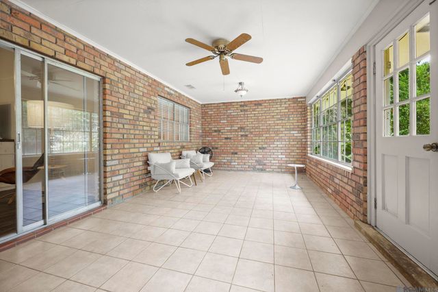 1369 Crescent Dr, Baton Rouge, LA 70806