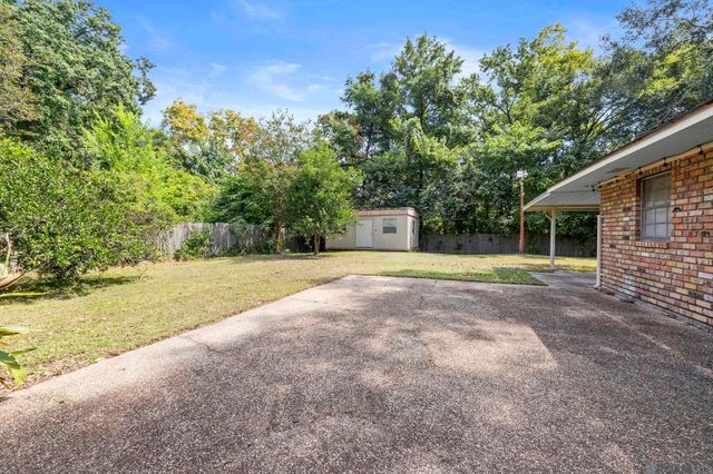 1369 Crescent Dr, Baton Rouge, LA 70806