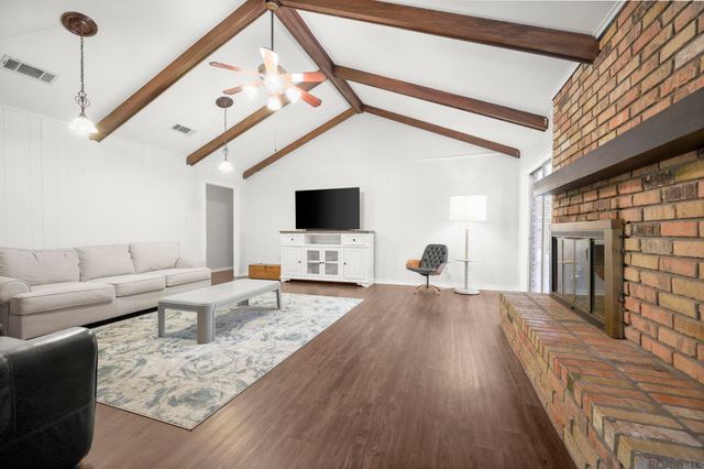 1369 Crescent Dr, Baton Rouge, LA 70806