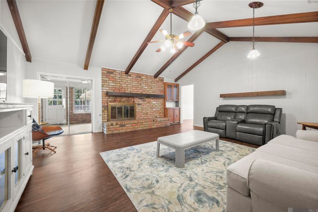 1369 Crescent Dr, Baton Rouge, LA 70806