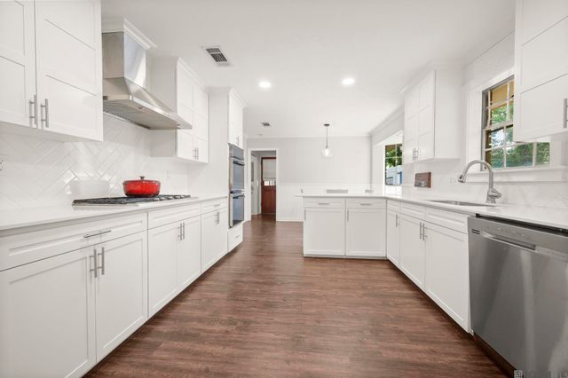 1369 Crescent Dr, Baton Rouge, LA 70806