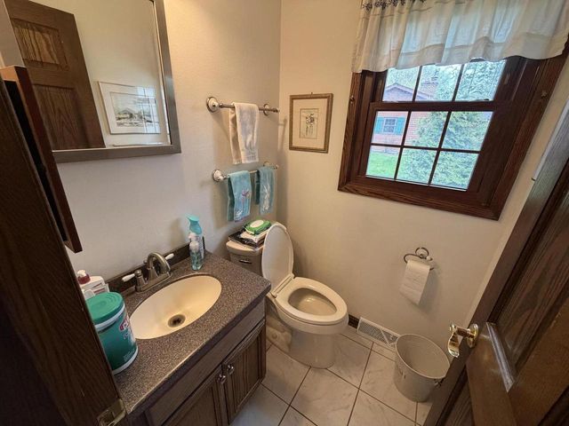 1701 River Forest DRIVE, Mequon, WI 53092