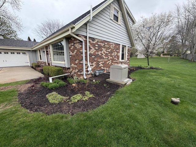 1701 River Forest DRIVE, Mequon, WI 53092