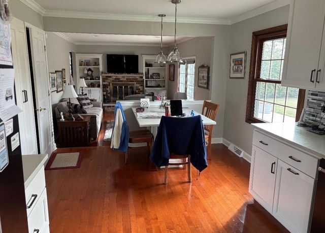 1701 River Forest DRIVE, Mequon, WI 53092
