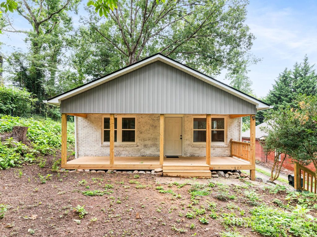 19 Conestee Place, Asheville, NC 28801
