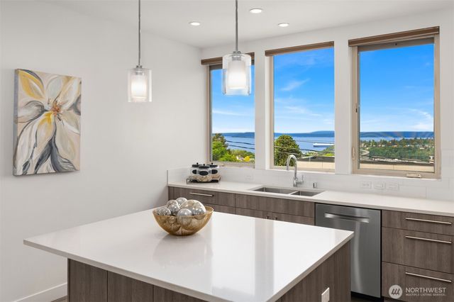 1935 B 7th Avenue W, Seattle, WA 98119