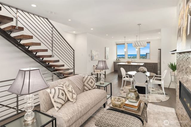 1935 B 7th Avenue W, Seattle, WA 98119