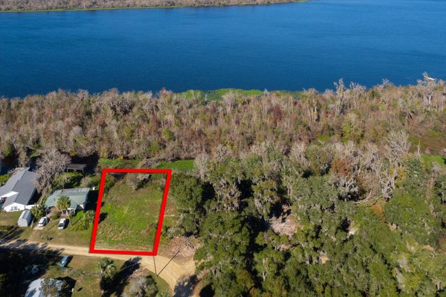 120 Ridgeline Avenue, Satsuma, FL 32189