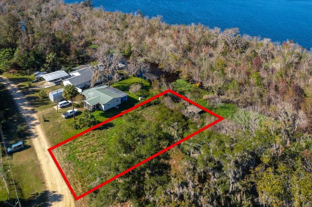 120 Ridgeline Avenue, Satsuma, FL 32189