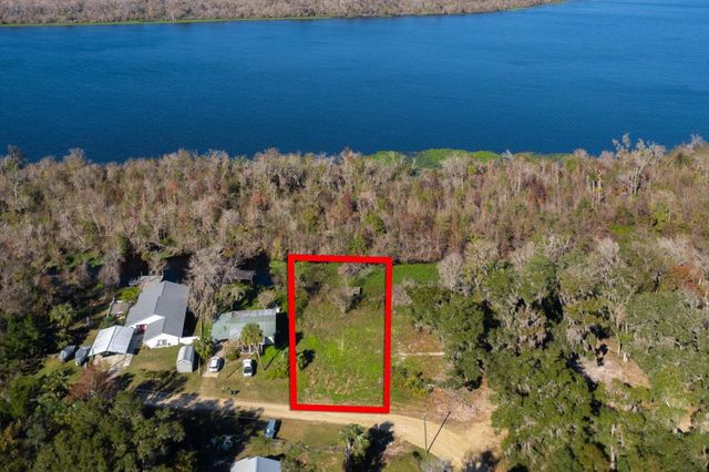 120 Ridgeline Avenue, Satsuma, FL 32189