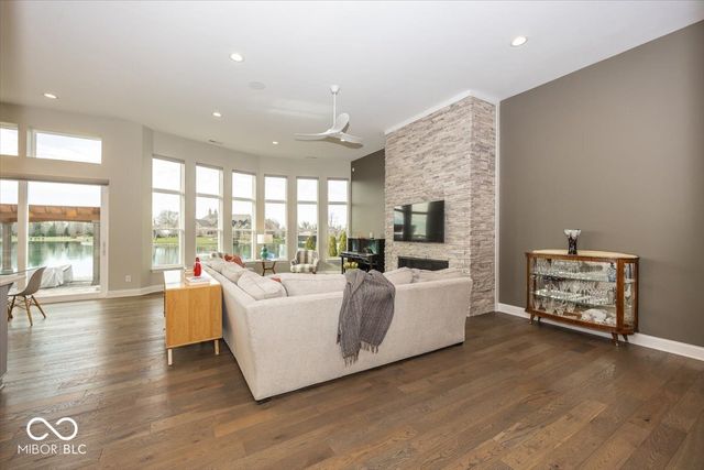 4305 Prairie Falcon Drive, Zionsville, IN 46077