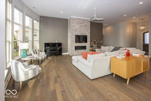 4305 Prairie Falcon Drive, Zionsville, IN 46077