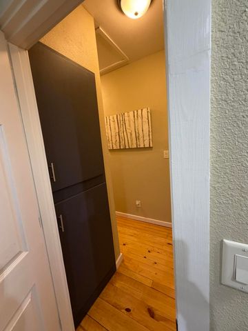 2558 N Howard Avenue, Springfield, MO 65803