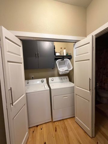 2558 N Howard Avenue, Springfield, MO 65803