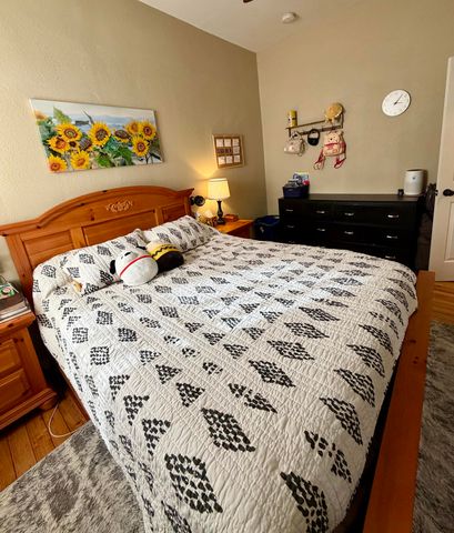 2558 N Howard Avenue, Springfield, MO 65803