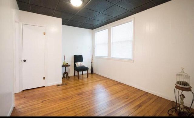 2558 N Howard Avenue, Springfield, MO 65803