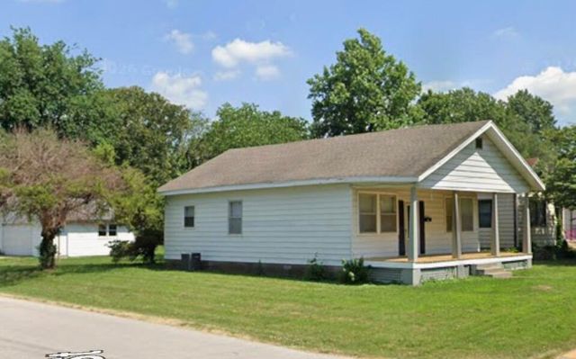 2558 N Howard Avenue, Springfield, MO 65803