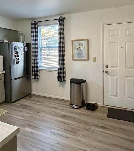 2558 N Howard Avenue, Springfield, MO 65803