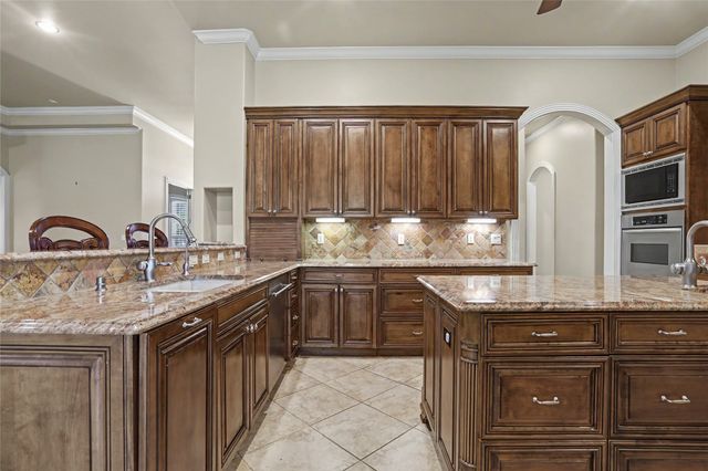 608 E Glendale Street, Broken Arrow, OK 74011