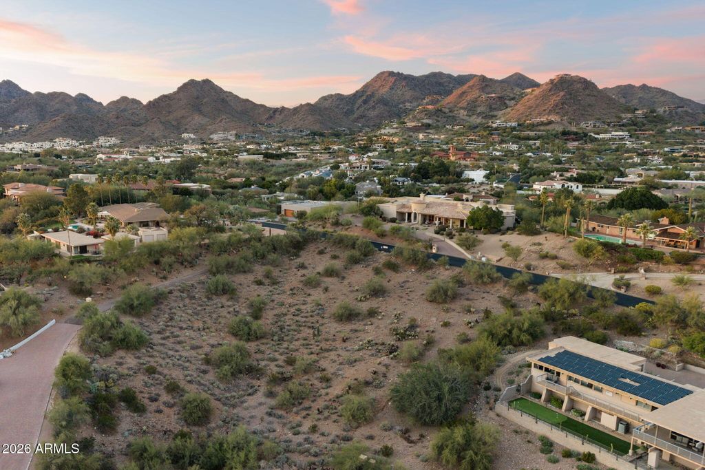Image 4 of property listing at 4275 E KEIM Drive -, Paradise Valley, AZ 85253