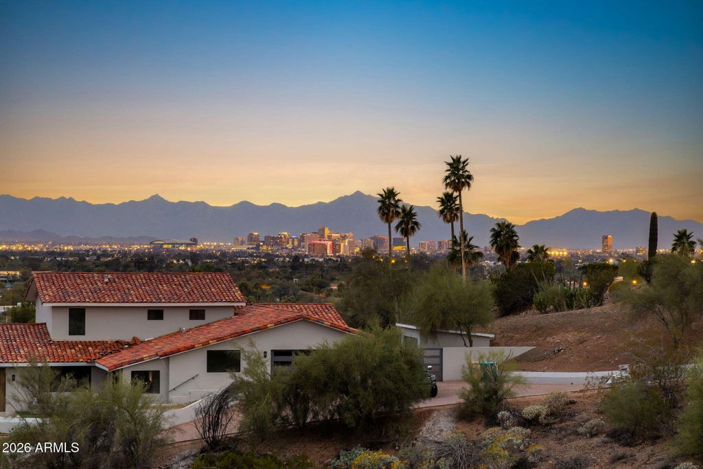 Image 6 of property listing at 4275 E KEIM Drive -, Paradise Valley, AZ 85253