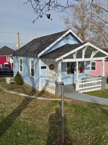 215 W Pacific Street, Branson, MO 65616