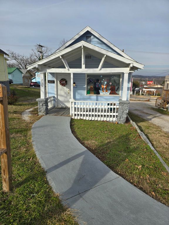 215 W Pacific Street, Branson, MO 65616