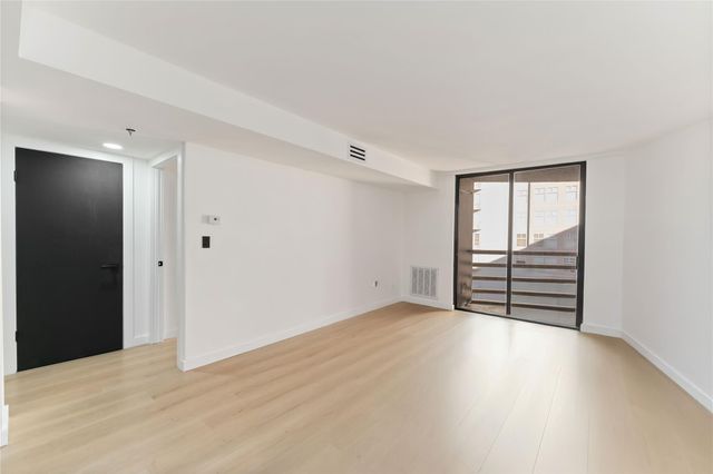 3525 Sage Road 1213, Houston, TX 77056