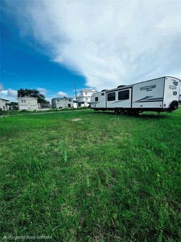 90 Bayou Vista Drive, Hitchcock, TX 77563