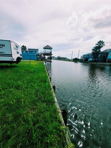 90 Bayou Vista Drive, Hitchcock, TX 77563