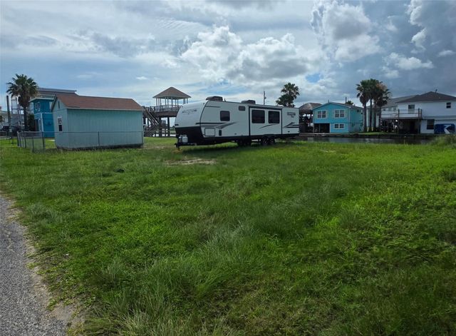 90 Bayou Vista Drive, Hitchcock, TX 77563