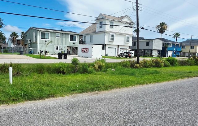 90 Bayou Vista Drive, Hitchcock, TX 77563