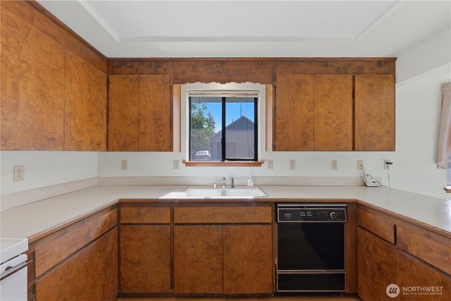 207 E 84th St Street, Tacoma, WA 98445