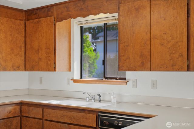 207 E 84th St Street, Tacoma, WA 98445