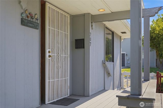 207 E 84th St Street, Tacoma, WA 98445